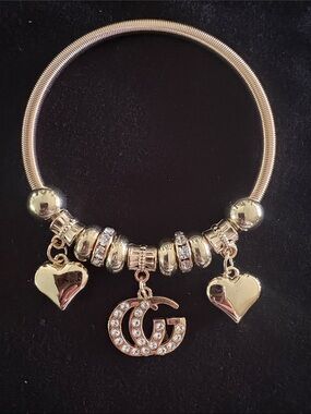 Gold Tone Fashion Heart Charm Bracelet with Crystal Double-G Pendant